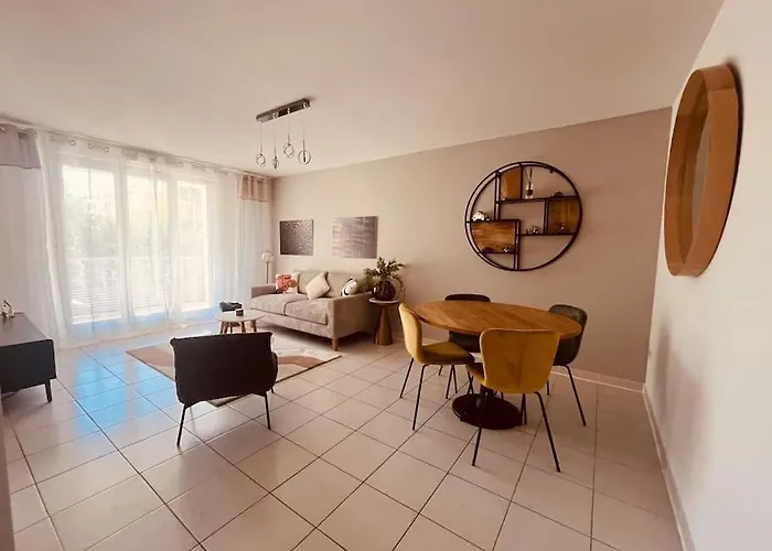 Elsa / P3 + Parking * Nîmes