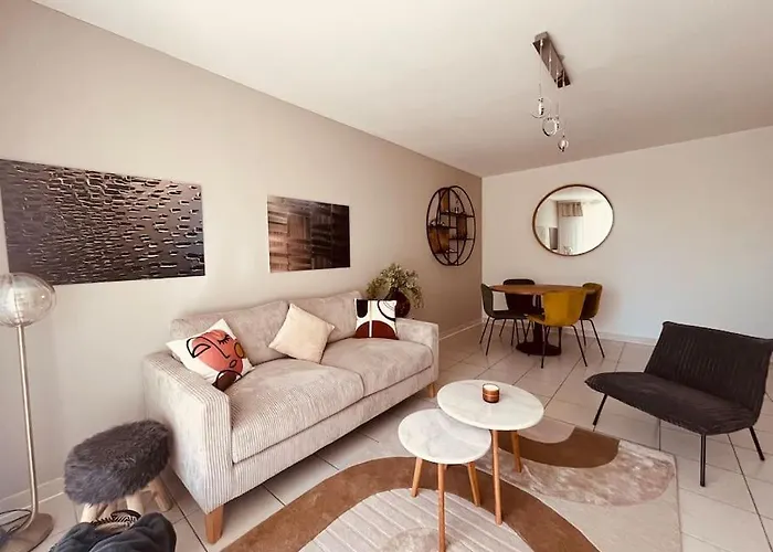 Elsa / P3 + Parking * Nîmes